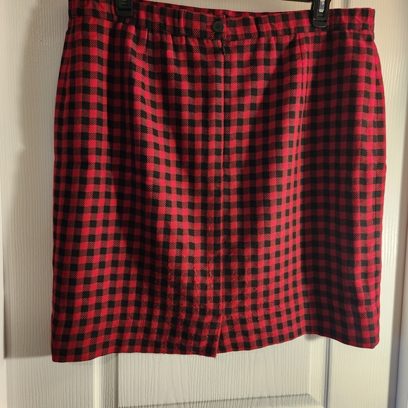 Jones New York Red and Black Plaid Pencil Skirt - Picture 2 of 3
